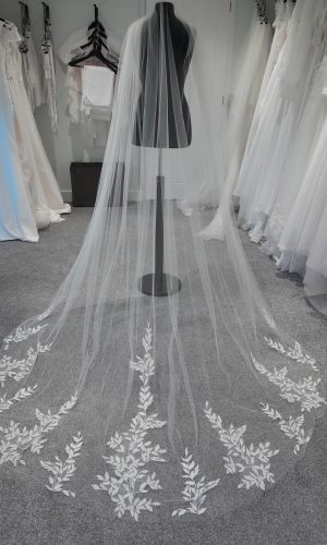 VW086 Emma Bridals veil with vine leaf edging.