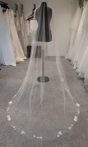 Emma Bridals V329 veil. Single-tier with delicate lace, 3D chiffon florals, pearls and diamante edge.